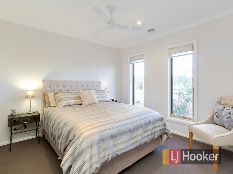 12 Lexington Crescent, Officer VIC 3809