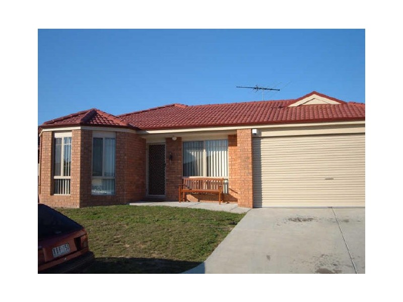 11 Rossi Close, Pakenham VIC 3810