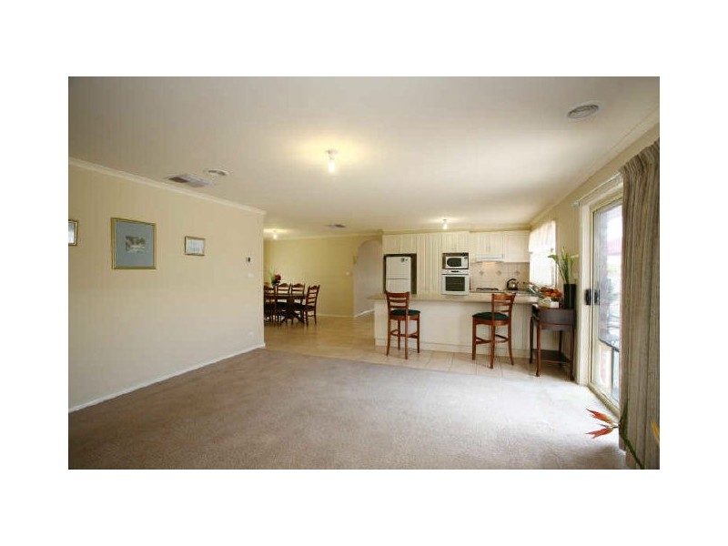 5 Jacqueline Place, Pakenham VIC 3810