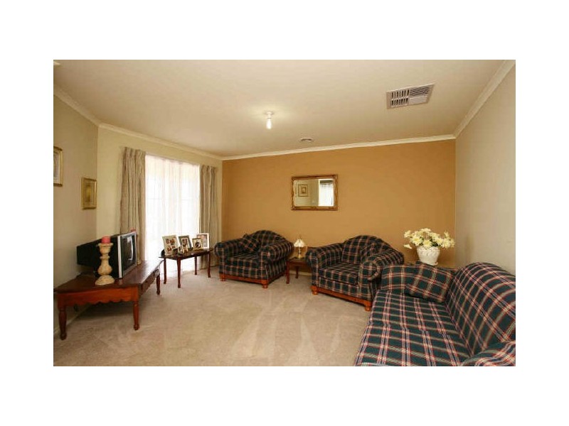 5 Jacqueline Place, Pakenham VIC 3810