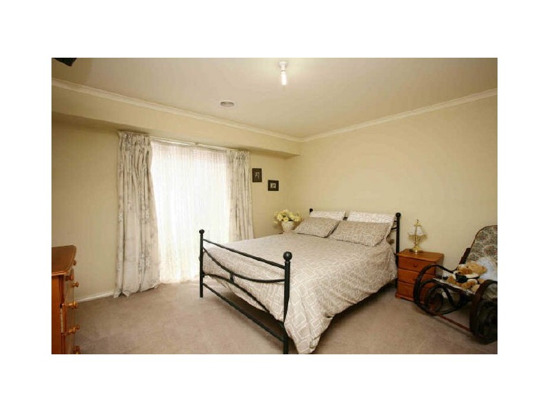 5 Jacqueline Place, Pakenham VIC 3810