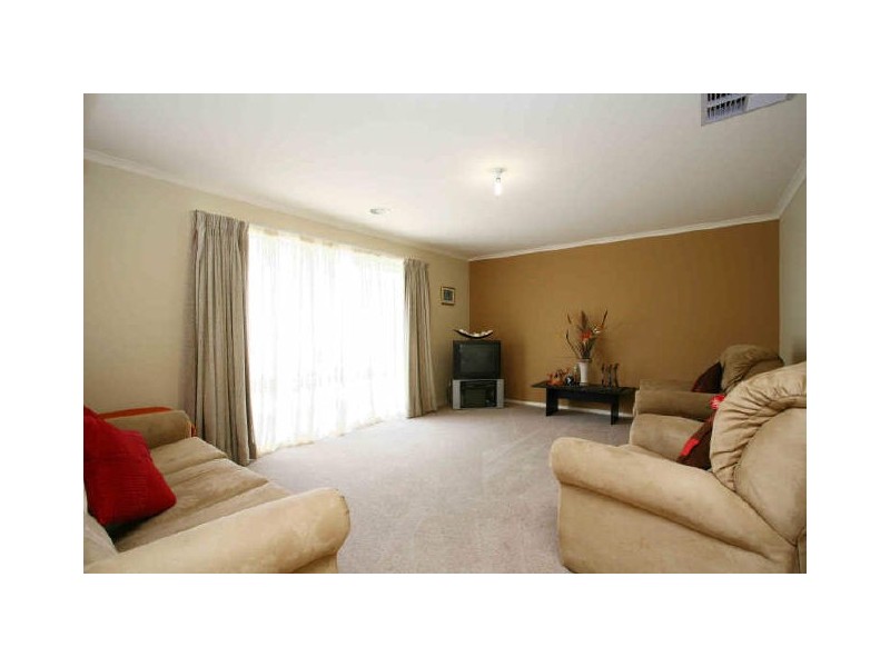 5 Jacqueline Place, Pakenham VIC 3810