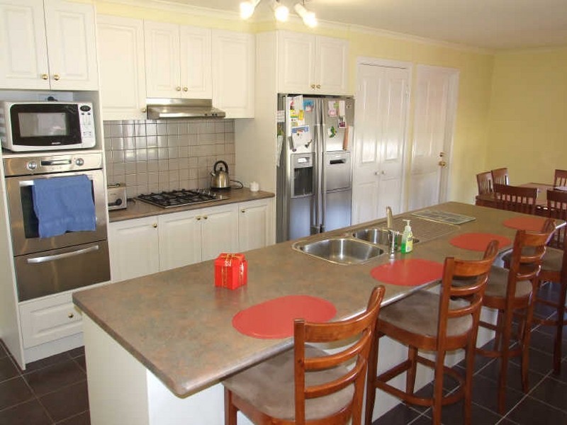 28 Hartland Circuit, Pakenham VIC 3810