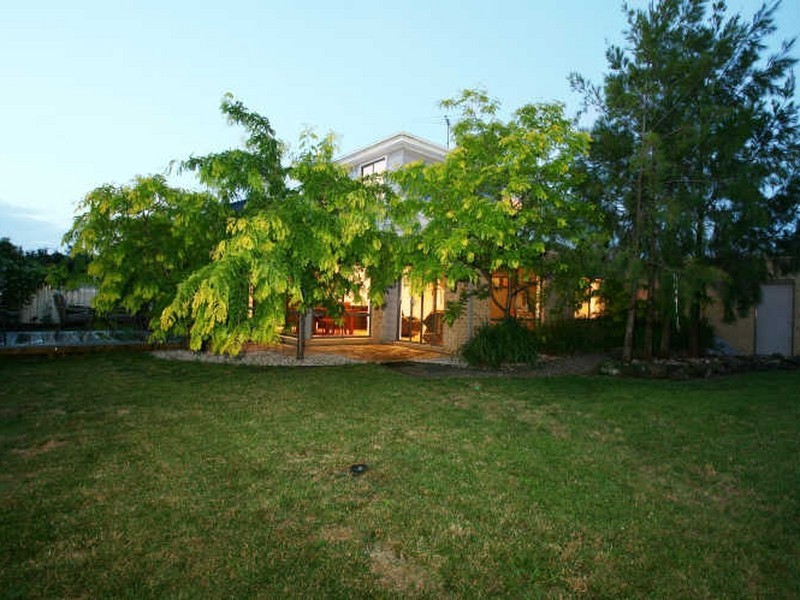 24 Flinders Chase, Pakenham VIC 3810
