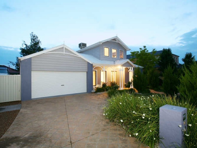 24 Flinders Chase, Pakenham VIC 3810
