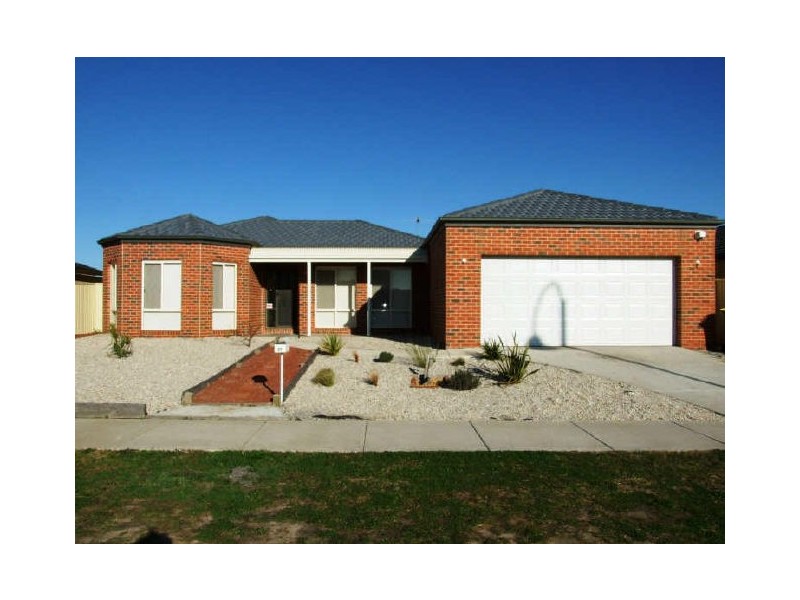 27 Bluehills Boulevard, Pakenham VIC 3810
