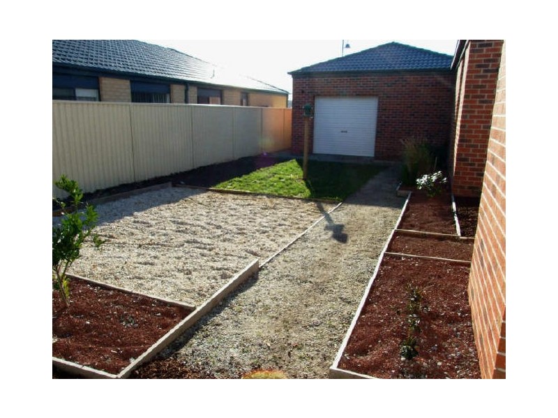 27 Bluehills Boulevard, Pakenham VIC 3810