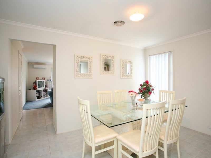40 Scarlet Crescent, Pakenham VIC 3810