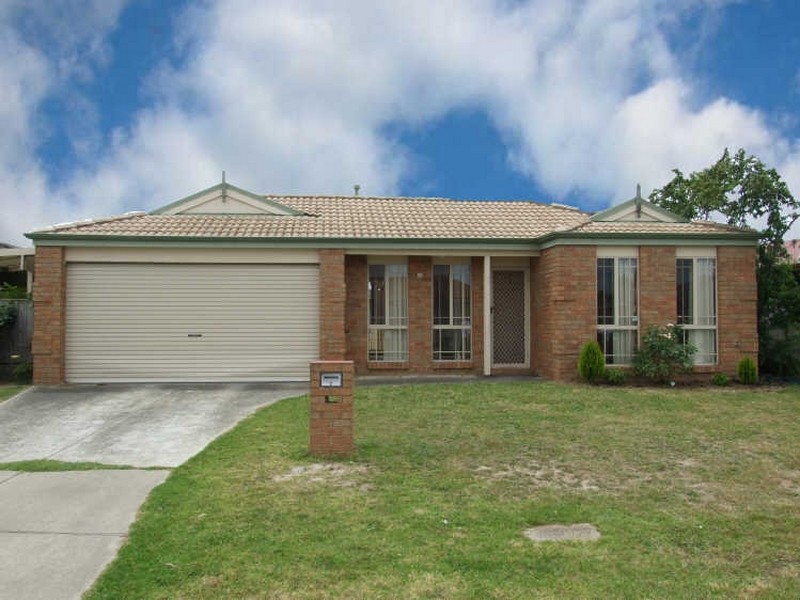 12 Maria Crescent, Pakenham VIC 3810