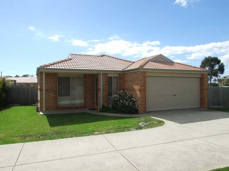 13 Naples Way, Pakenham VIC 3810