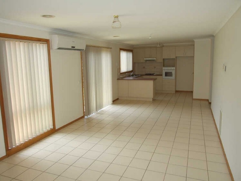 13 Naples Way, Pakenham VIC 3810