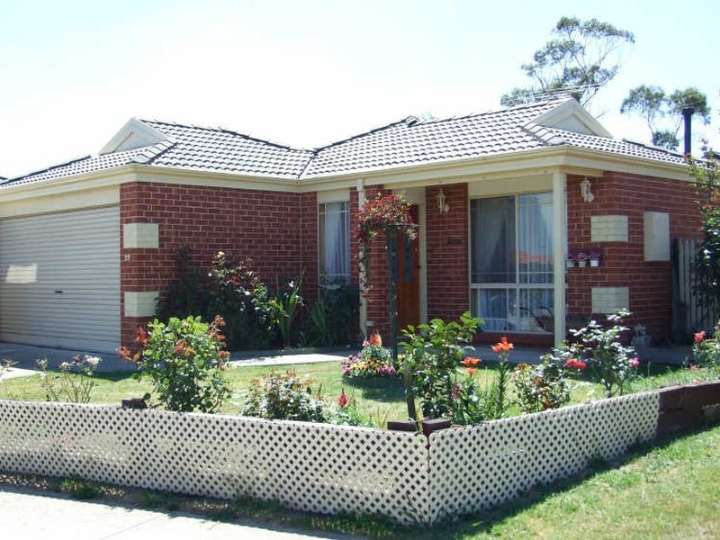 27 Maria Crescent, Pakenham VIC 3810