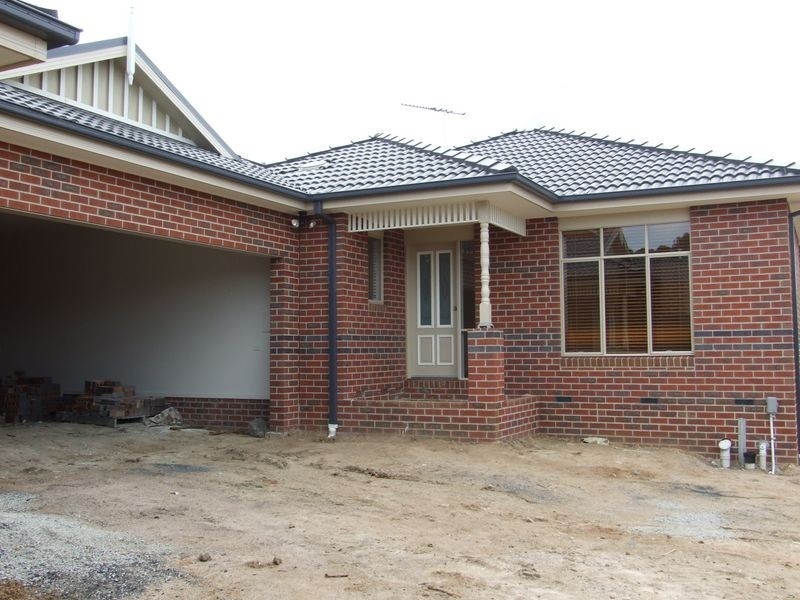 2-6/4-6 May Court, Garfield VIC 3814
