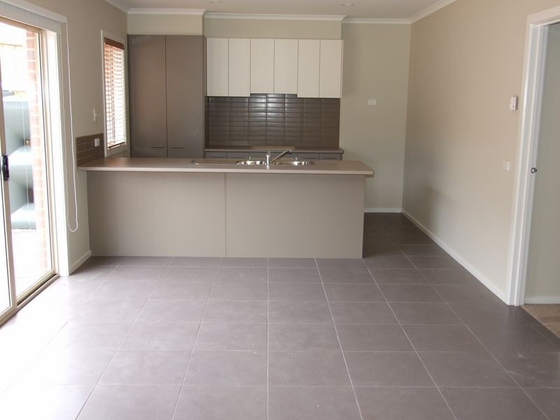 5/4-6 May Court, Garfield VIC 3814