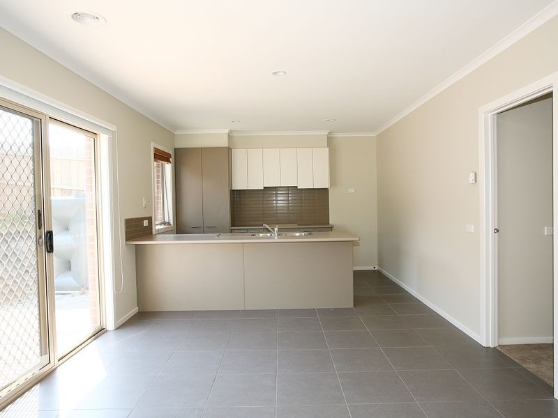 5/4-6 May Court, Garfield VIC 3814