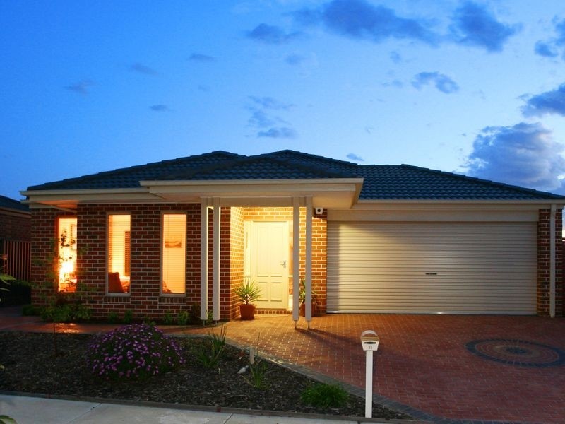 11 Pashia Grove, Pakenham VIC 3810