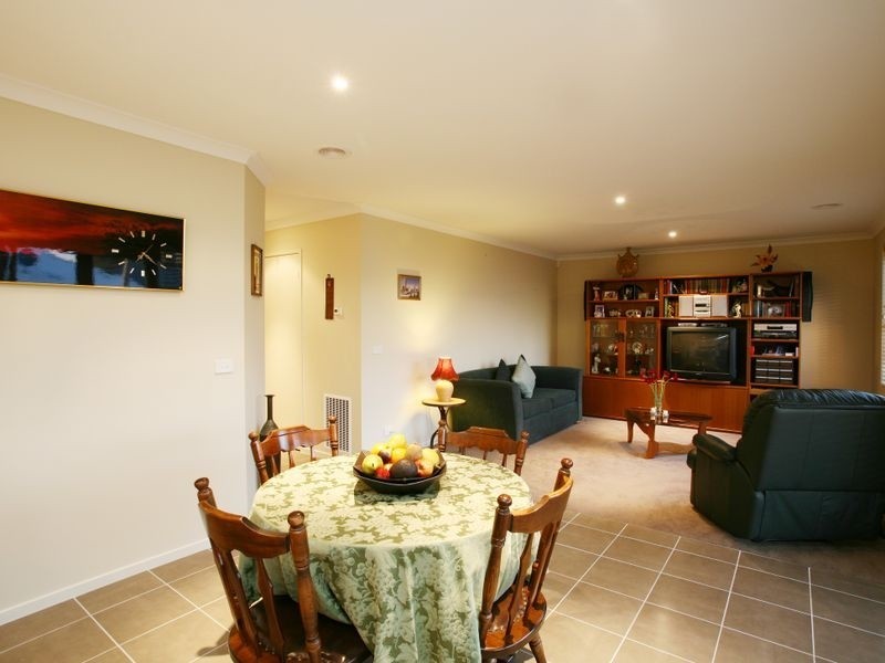 11 Pashia Grove, Pakenham VIC 3810