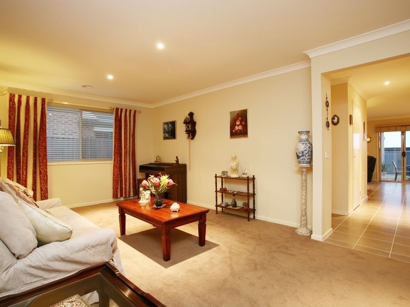 11 Pashia Grove, Pakenham VIC 3810