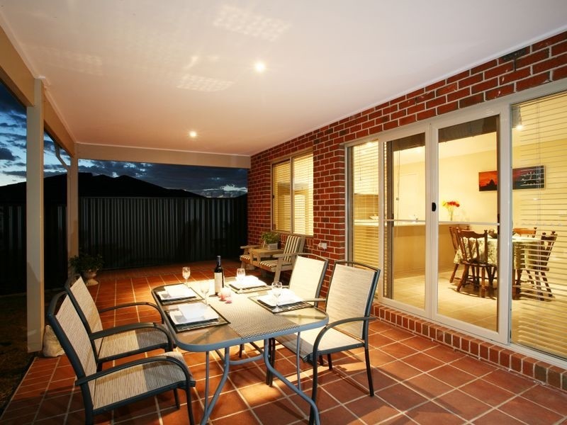 11 Pashia Grove, Pakenham VIC 3810