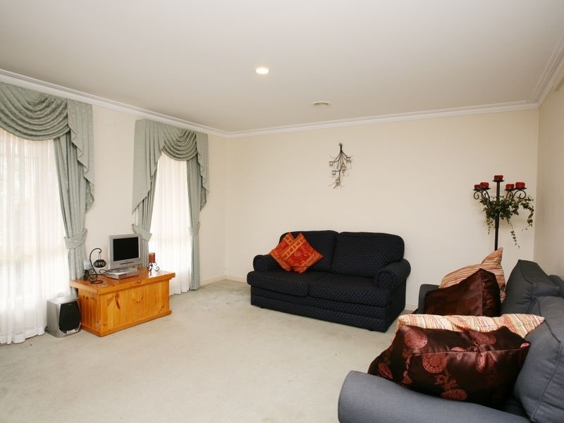 9 Jamie Court, Pakenham VIC 3810