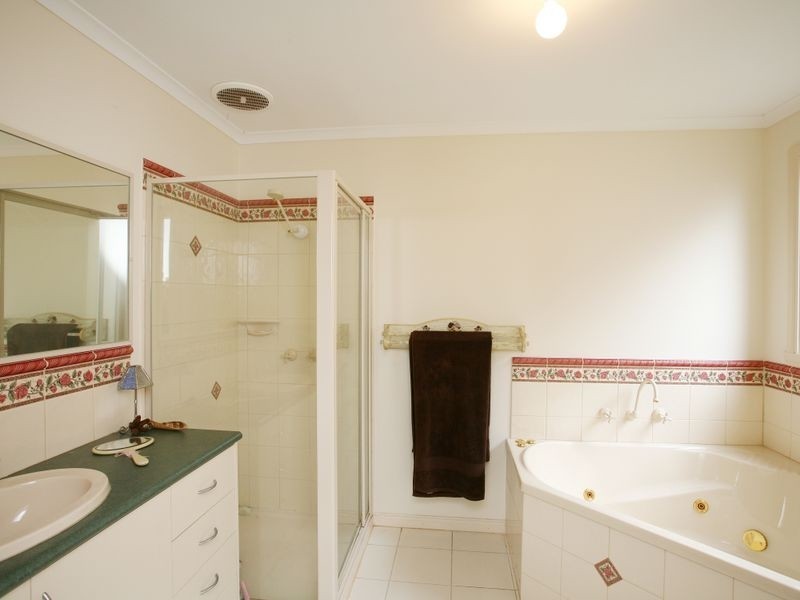 9 Jamie Court, Pakenham VIC 3810