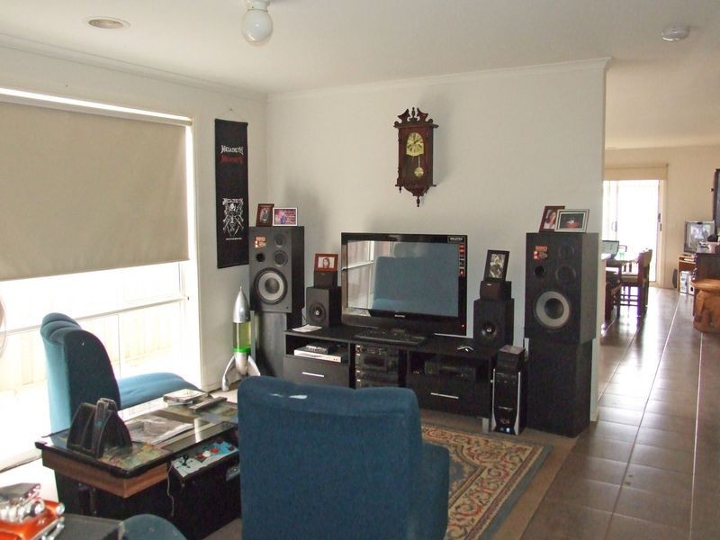 2 Sir Thomas Drive, Pakenham VIC 3810