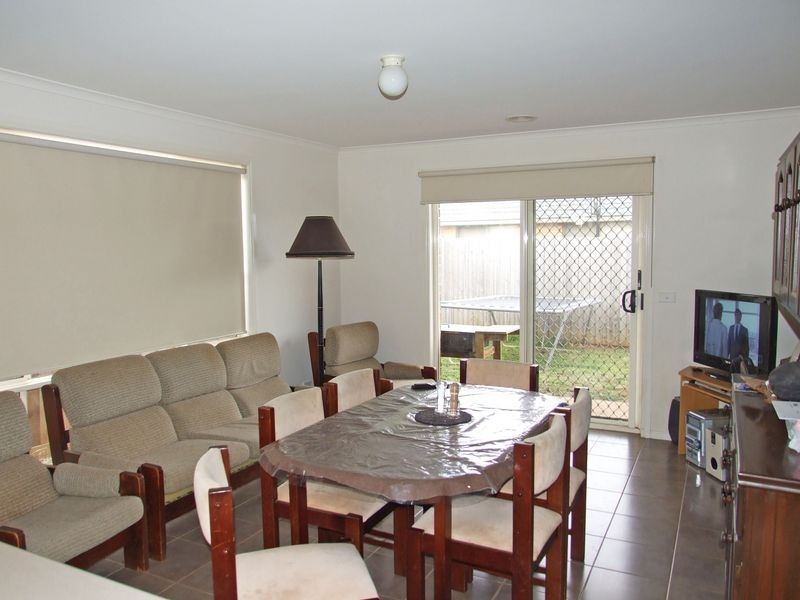 2 Sir Thomas Drive, Pakenham VIC 3810