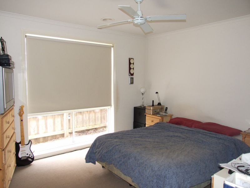 2 Sir Thomas Drive, Pakenham VIC 3810