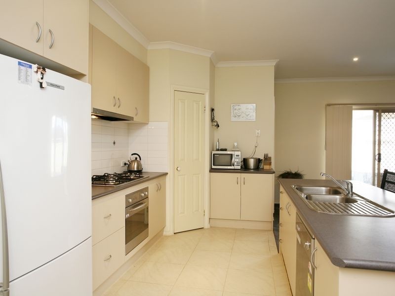 6 Viola Avenue, Pakenham VIC 3810