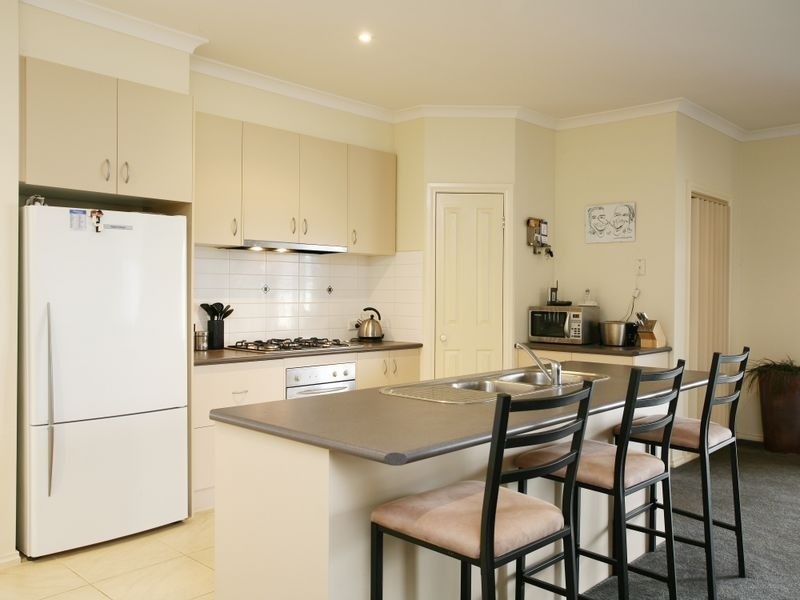 6 Viola Avenue, Pakenham VIC 3810