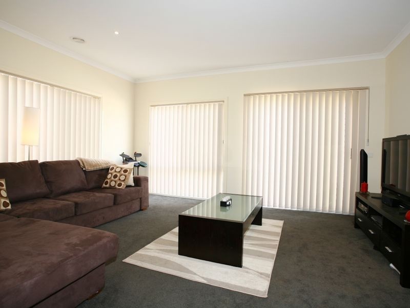 6 Viola Avenue, Pakenham VIC 3810