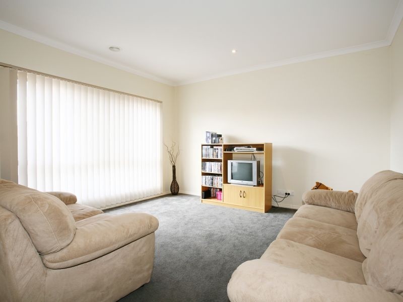 6 Viola Avenue, Pakenham VIC 3810