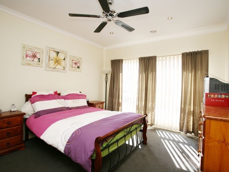 6 Viola Avenue, Pakenham VIC 3810