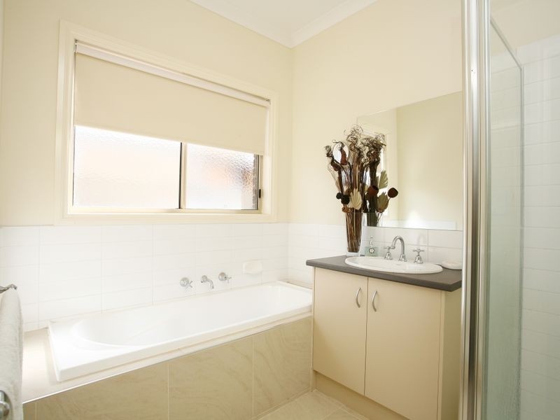 6 Viola Avenue, Pakenham VIC 3810