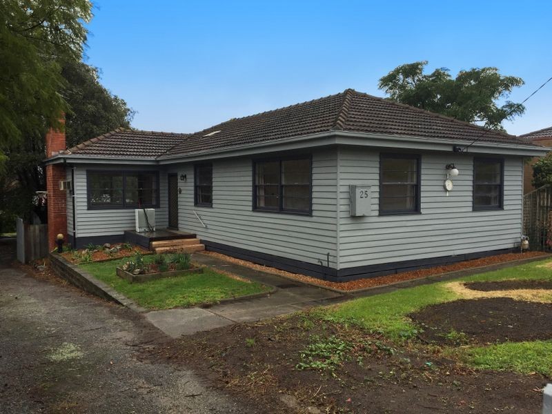 25 Princes Highway, Pakenham VIC 3810