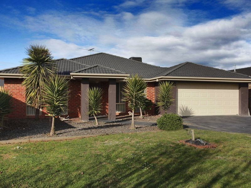 2 Mikasa Place, Pakenham VIC 3810