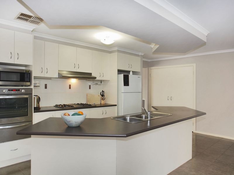 2 Mikasa Place, Pakenham VIC 3810