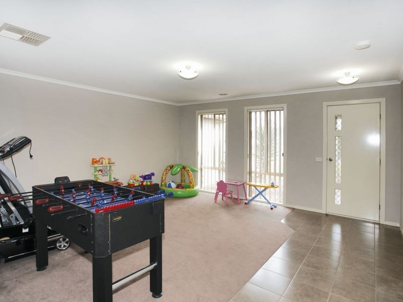 2 Mikasa Place, Pakenham VIC 3810