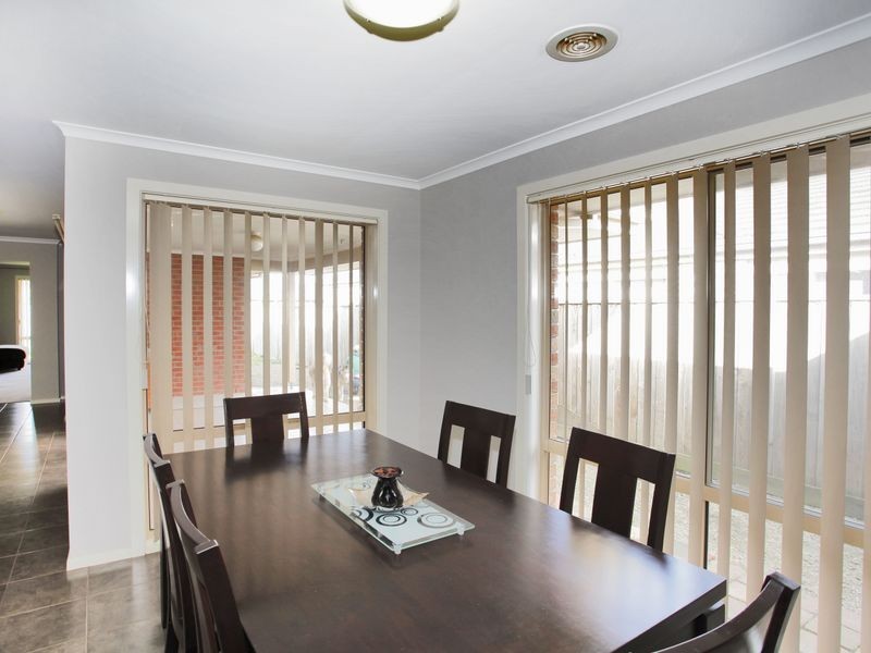 2 Mikasa Place, Pakenham VIC 3810