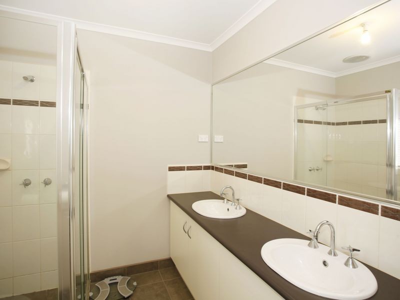 2 Mikasa Place, Pakenham VIC 3810