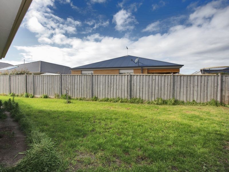 2 Mikasa Place, Pakenham VIC 3810