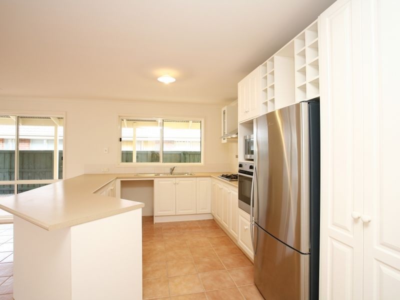 33 Lansbury Drive, Narre Warren South VIC 3805