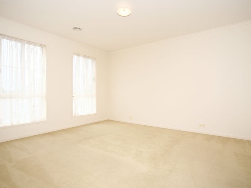 33 Lansbury Drive, Narre Warren South VIC 3805