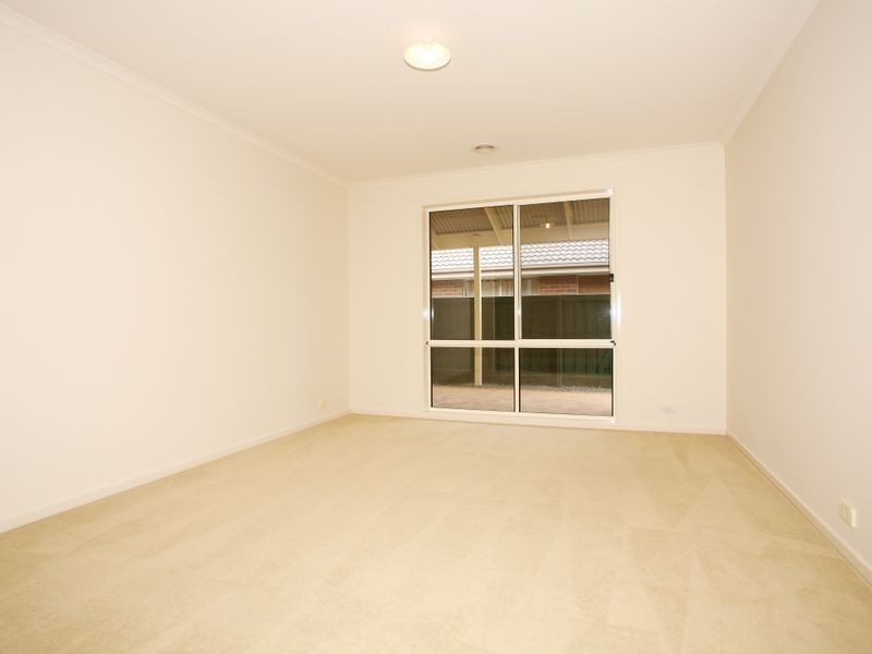 33 Lansbury Drive, Narre Warren South VIC 3805