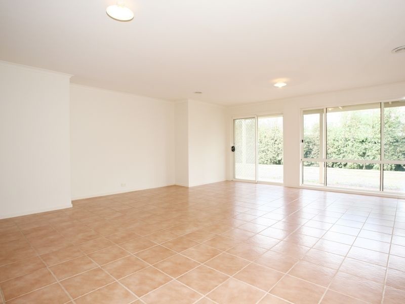 33 Lansbury Drive, Narre Warren South VIC 3805