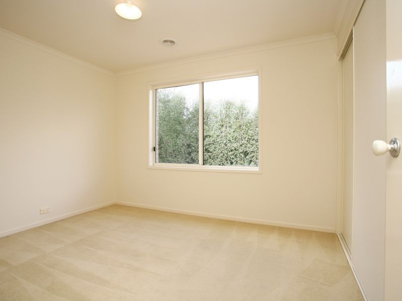 33 Lansbury Drive, Narre Warren South VIC 3805