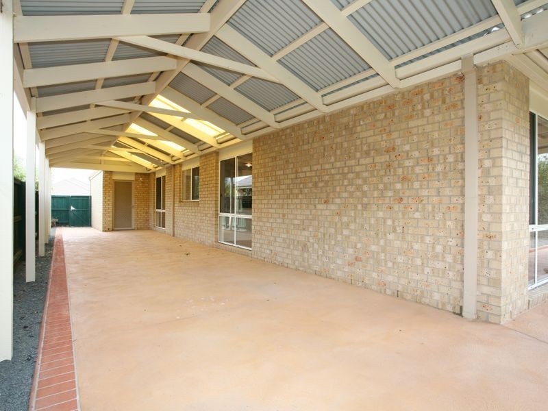 33 Lansbury Drive, Narre Warren South VIC 3805