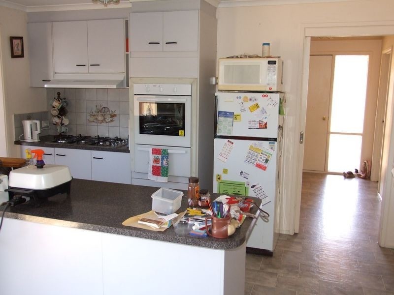 17 Smethurst Avenue, Pakenham VIC 3810