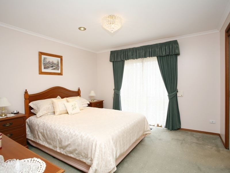 7 Christopher Close, Pakenham VIC 3810