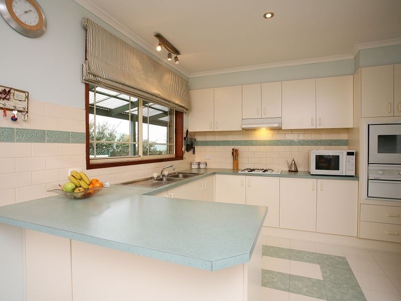 24 Breyleigh Drive, Pakenham VIC 3810
